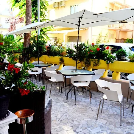 In Guest - New Cirene Double Economy And Half Package Vendégház Rimini