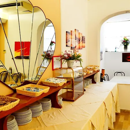In Guest - New Cirene Double Economy And Half Package Vendégház
