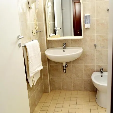 In Guest - New Cirene Double Economy And Half Package Vendégház